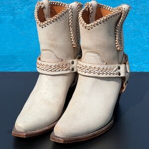 CLEO + WOLF Women's Size 6.5 Willow Fashion Cream Leather Booties